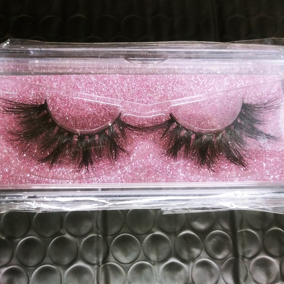 Mink'd Lashes - Picture 2 of 7